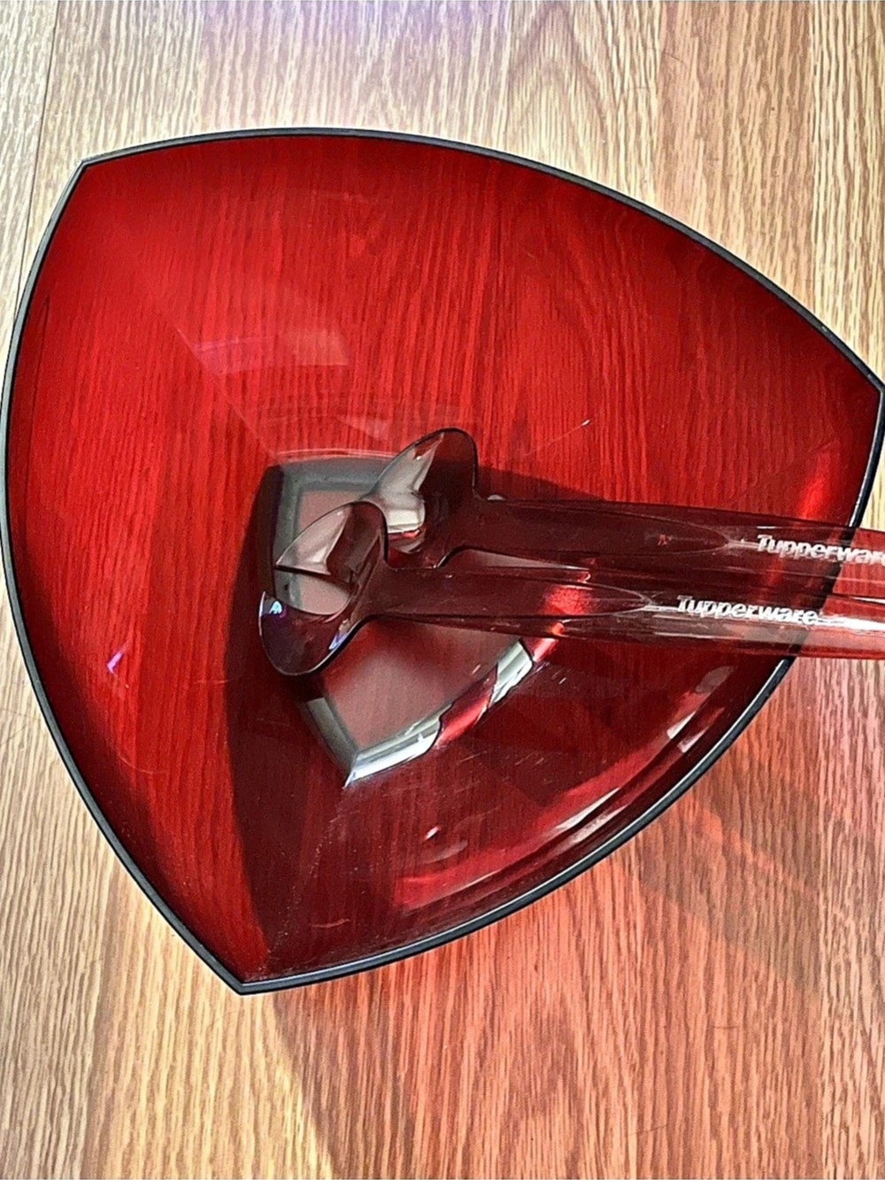 Tupperware rounded triangle serving bowl with spoons